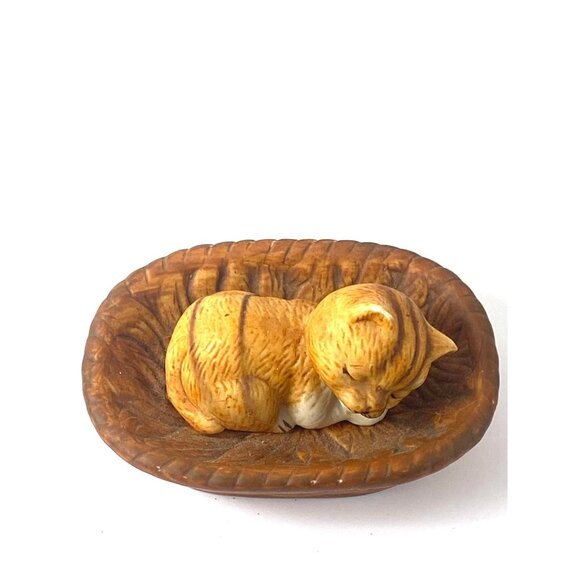 Vintage Ceramic Sleeping Cat In Basket Figurine Orange Blond Kitty - Picture 2 of 4